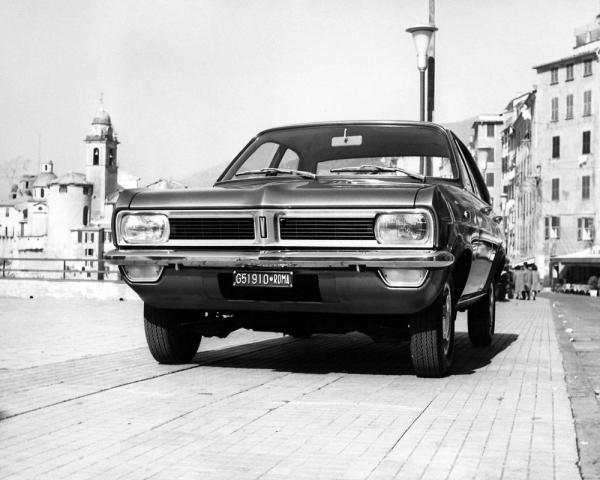 Фото Vauxhall Viva HC Седан