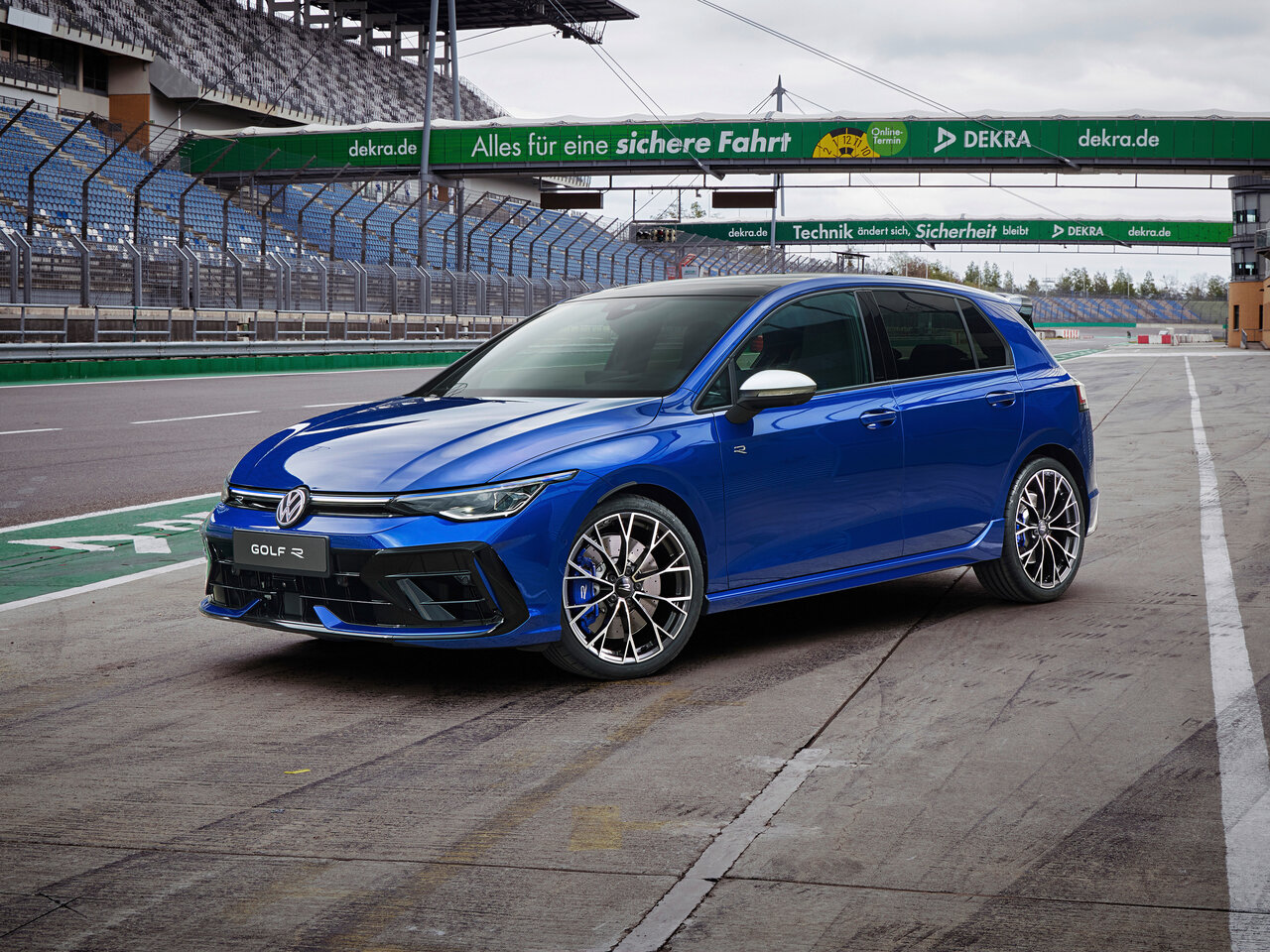 Фото Volkswagen Golf R VIII Рестайлинг