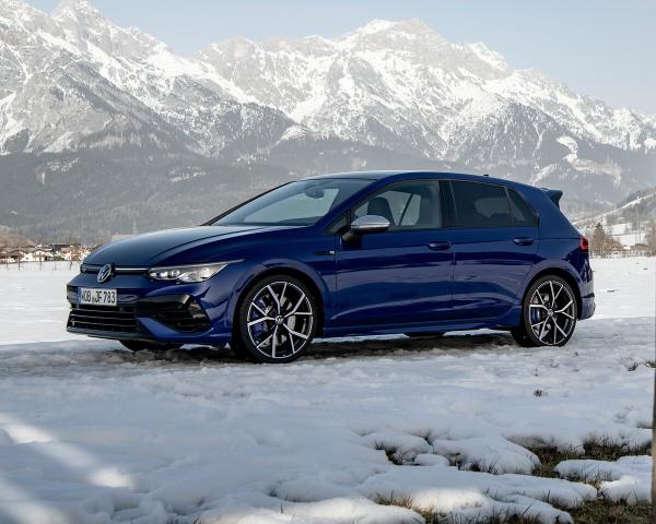 Фото Volkswagen Golf R VIII Хэтчбек 5 дв.