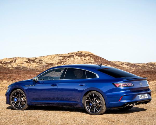 Фото Volkswagen Arteon R I Лифтбек