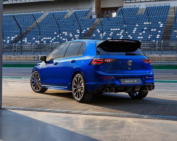 Фото Volkswagen Golf R VIII Рестайлинг Хэтчбек 5 дв.