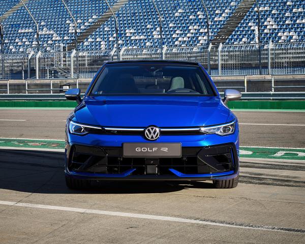 Фото Volkswagen Golf R VIII Рестайлинг Хэтчбек 5 дв.