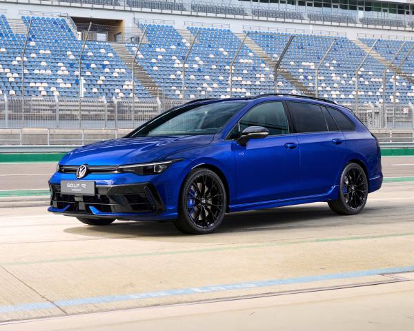 Фото Volkswagen Golf R VIII Рестайлинг Универсал 5 дв.