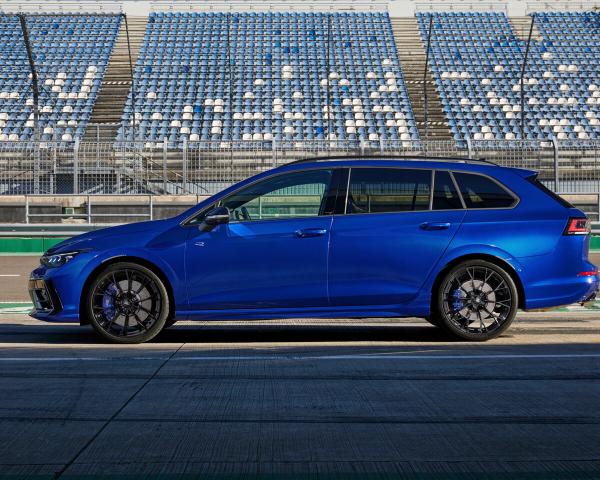 Фото Volkswagen Golf R VIII Рестайлинг Универсал 5 дв.