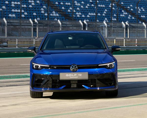 Фото Volkswagen Golf R VIII Рестайлинг Универсал 5 дв.