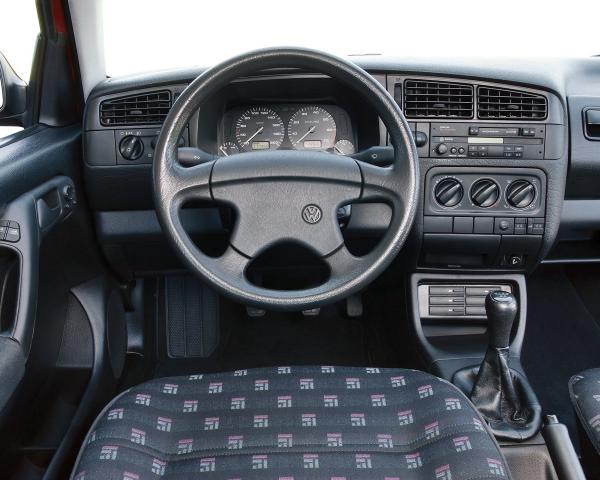 Фото Volkswagen Golf III Хэтчбек 5 дв.