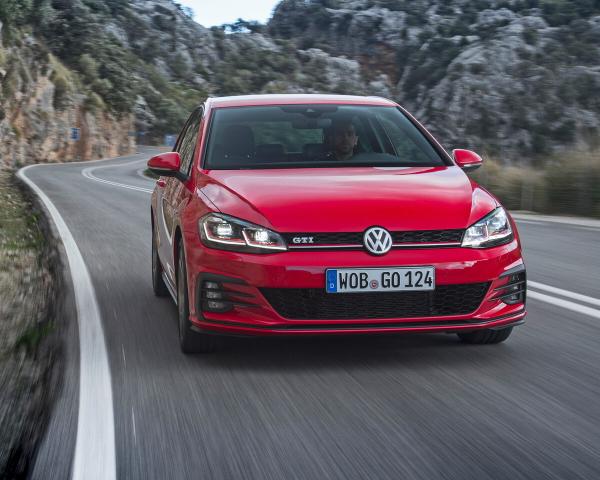 Фото Volkswagen Golf GTI VII Рестайлинг Хэтчбек 3 дв.