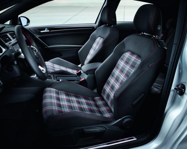 Фото Volkswagen Golf GTI VII Хэтчбек 3 дв.