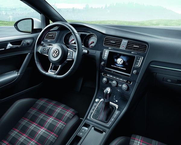 Фото Volkswagen Golf GTI VII Хэтчбек 3 дв.