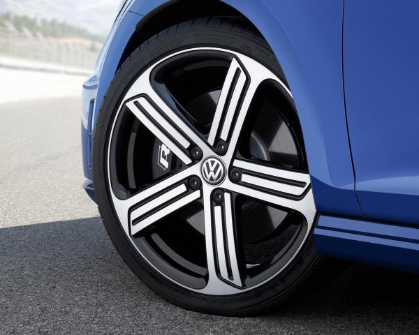 Фото Volkswagen Golf R VII Хэтчбек 5 дв.