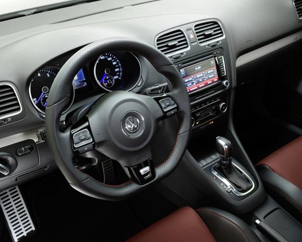 Фото Volkswagen Golf R VI Хэтчбек 5 дв.