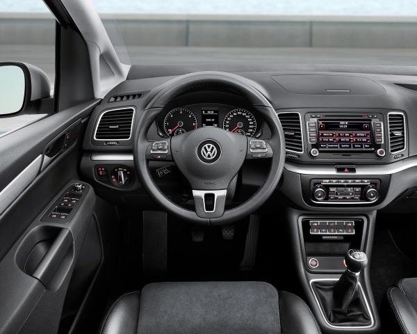 Фото Volkswagen Sharan II Минивэн