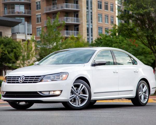 Фото Volkswagen Passat (North America) I Седан