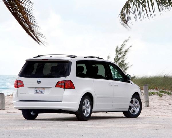 Фото Volkswagen Routan I Минивэн