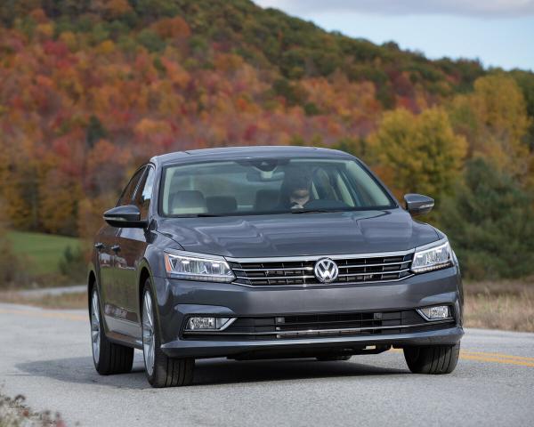 Фото Volkswagen Passat (North America) I Рестайлинг Седан