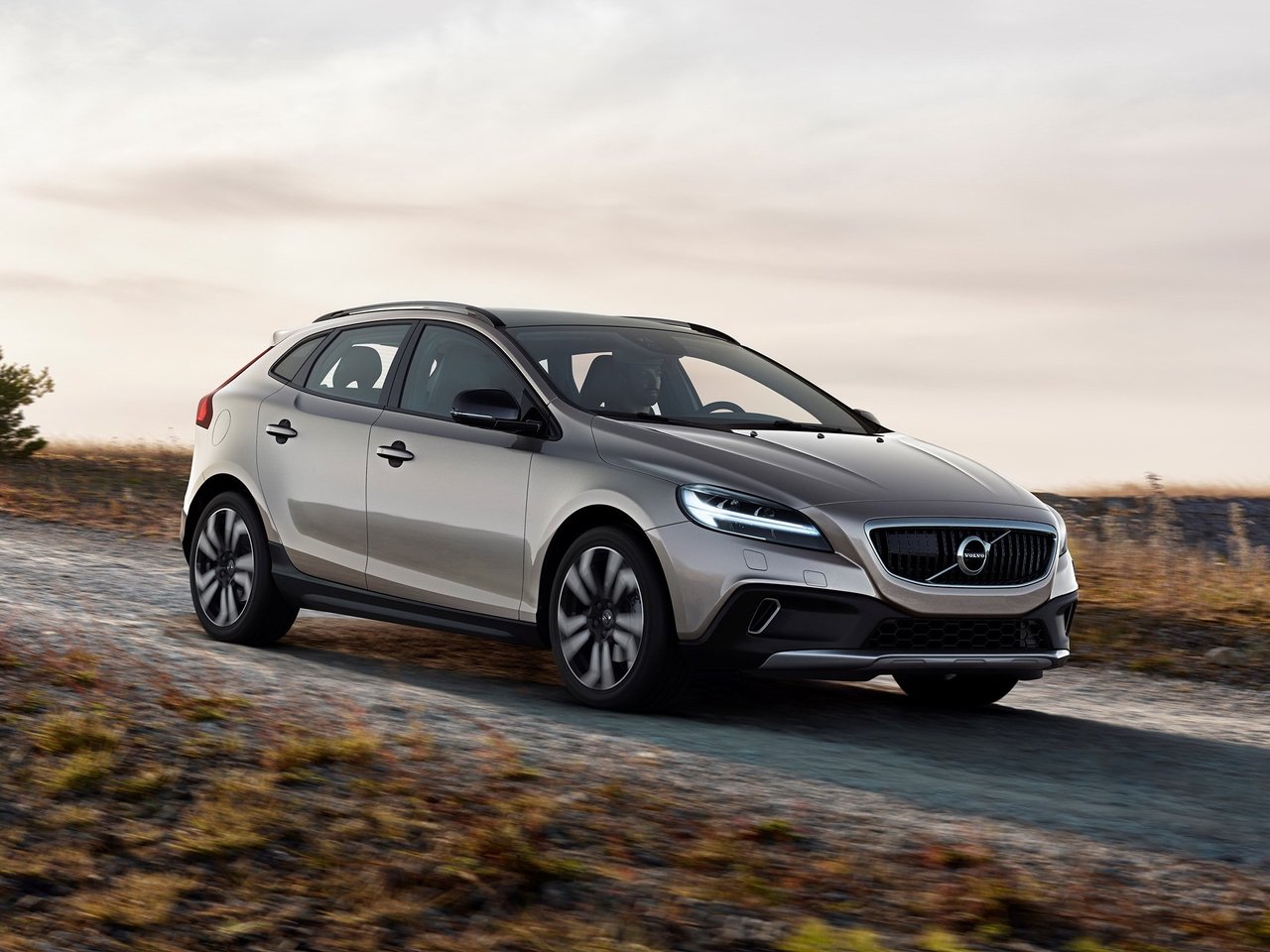 Фото Volvo V40 Cross Country I Рестайлинг