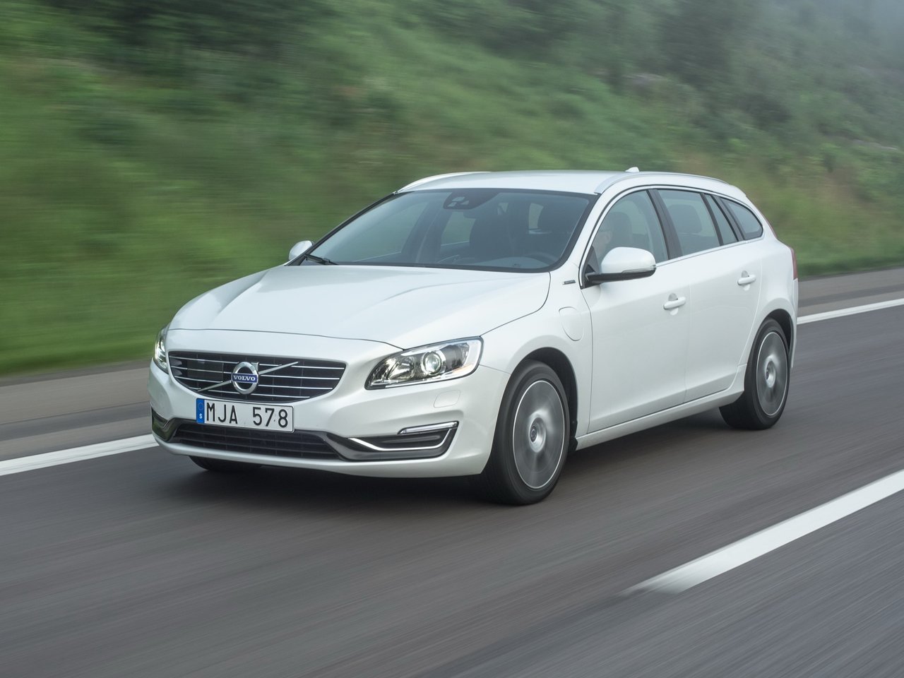 Фото Volvo V60 I Рестайлинг