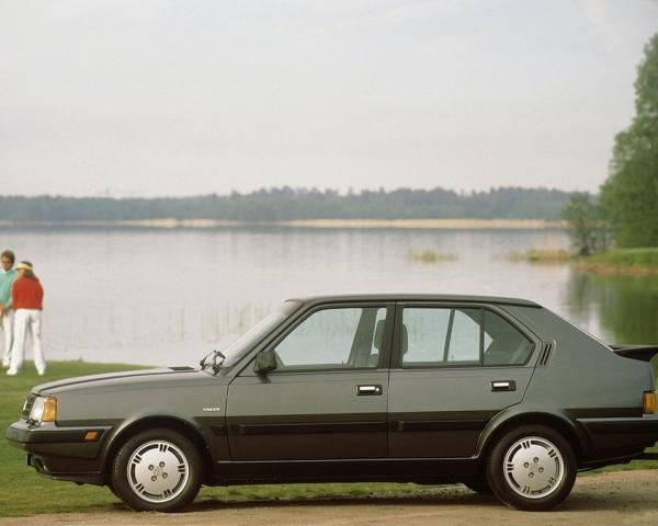 Фото Volvo 300 Series I Хэтчбек 5 дв.