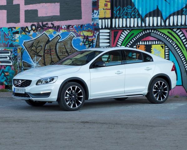 Фото Volvo S60 Cross Country I Седан