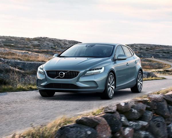 Фото Volvo V40 II Рестайлинг Хэтчбек 5 дв.