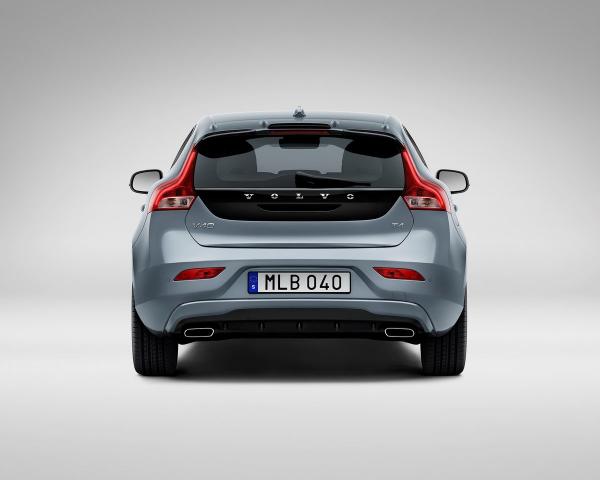 Фото Volvo V40 II Рестайлинг Хэтчбек 5 дв.