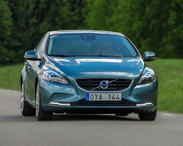 Фото Volvo V40 II Хэтчбек 5 дв.