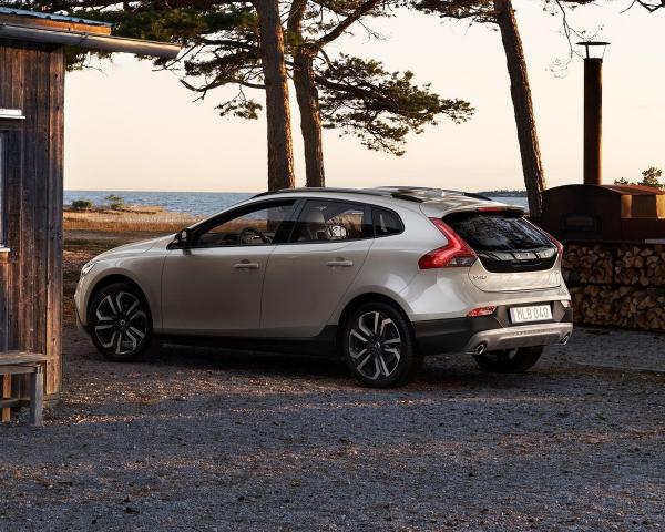 Фото Volvo V40 Cross Country I Рестайлинг Хэтчбек 5 дв.