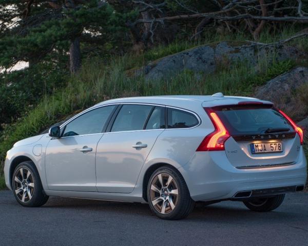 Фото Volvo V60 I Рестайлинг Универсал 5 дв. Plug-in-Hybrid