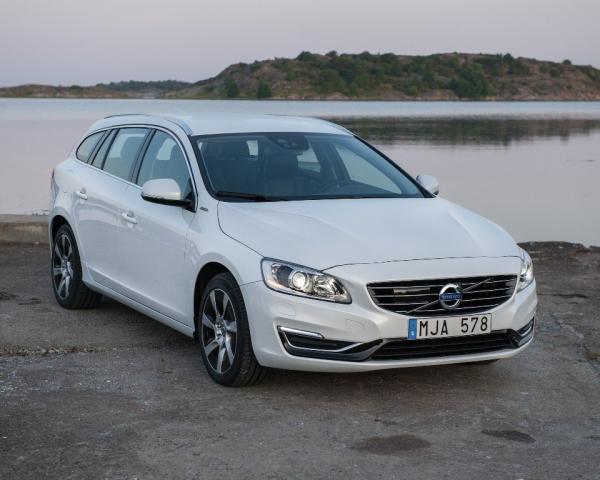 Фото Volvo V60 I Рестайлинг Универсал 5 дв. Plug-in-Hybrid