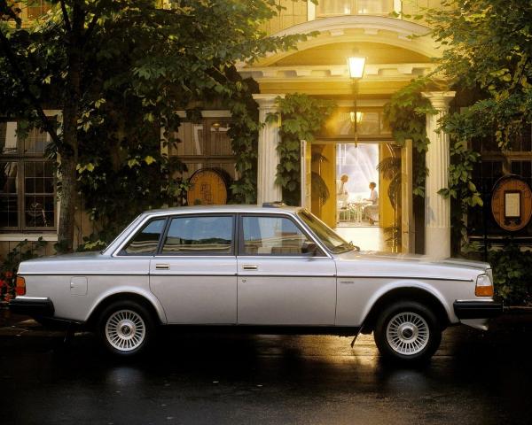 Фото Volvo 260 Series I Седан