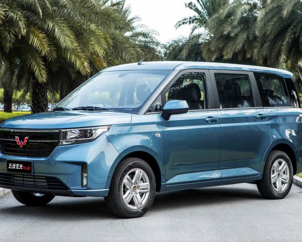 Фото Wuling Hongguang Plus I Компактвэн