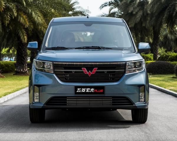 Фото Wuling Hongguang Plus I Компактвэн